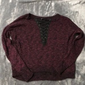 Thick sweater with crisscrossed front